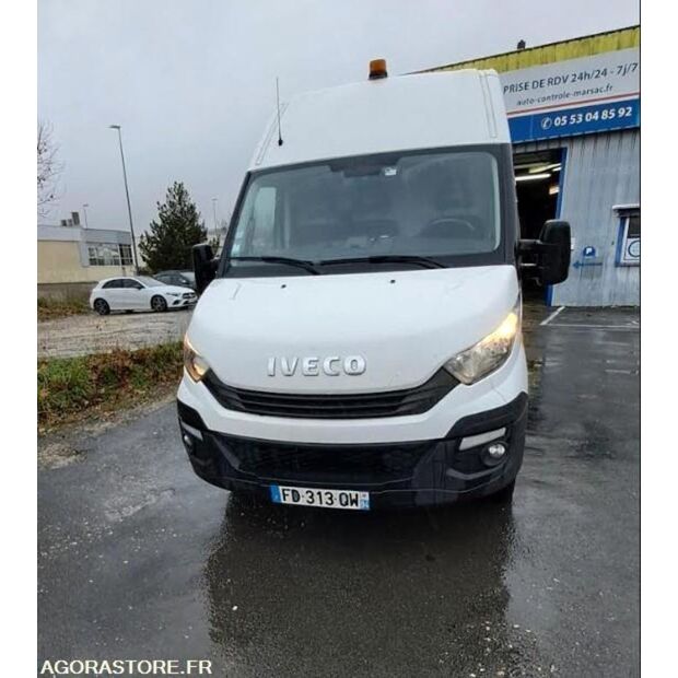 2019 Iveco 35C18-46164649