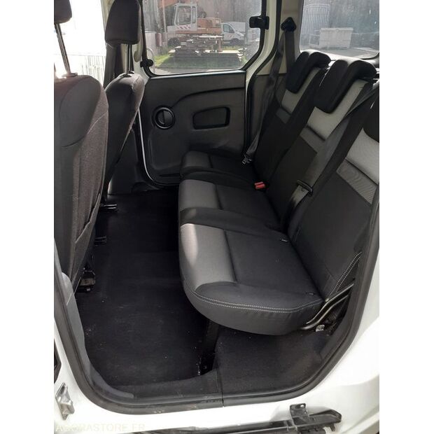 2016 Renault Kangoo-46164782