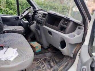 2010-ford-transit-1435036-46164826