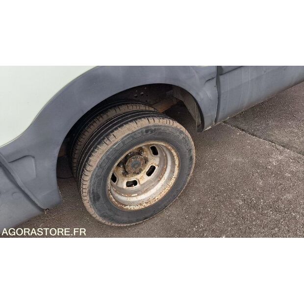 2011 Iveco 35C15-46165553