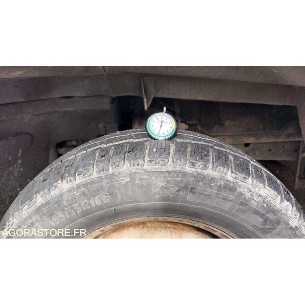 2011 Iveco 35C15-46165571