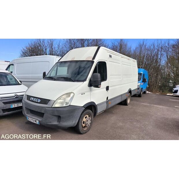 2011 Iveco 35C15-46165575