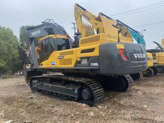 صورة ل حفارات مجنزرة 2024 فولفو EC480DL