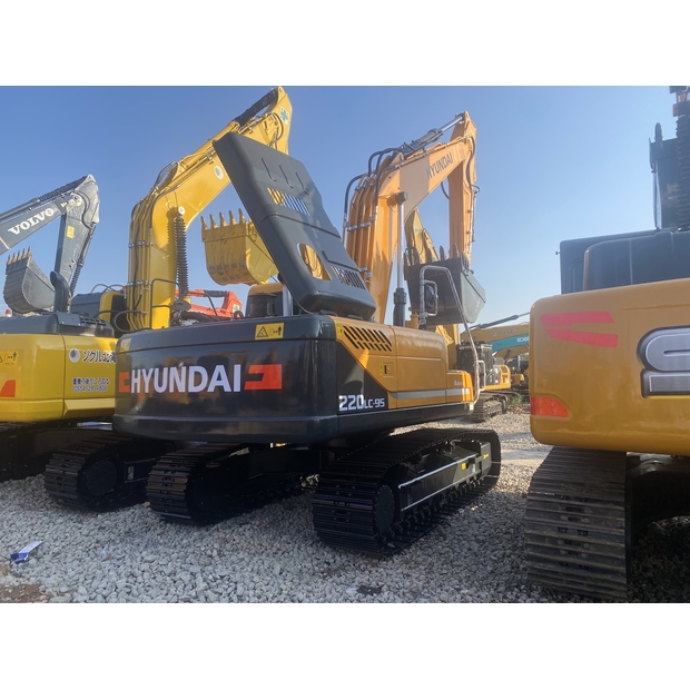 2024 هيونداي 220LC-9S-46169027