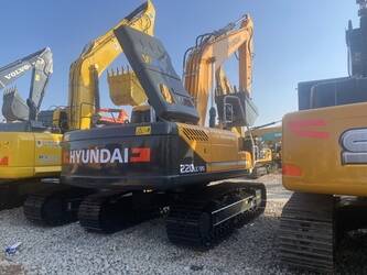 صورة ل معدات البناء 2024 هيونداي 220LC-9S