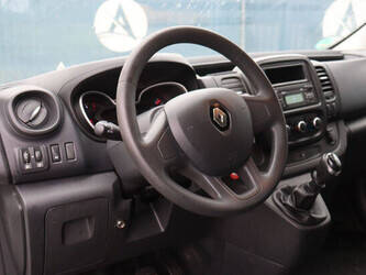 2019-renault-trafic-1435363-46171282