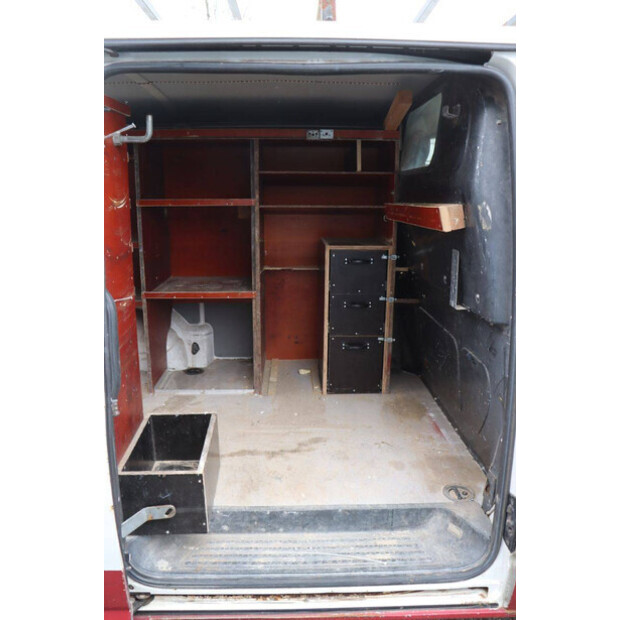 Volkswagen Transporter-46171410