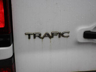 2018-renault-trafic-1435369-46171612