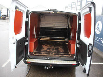 2018-renault-trafic-1435369-46171614