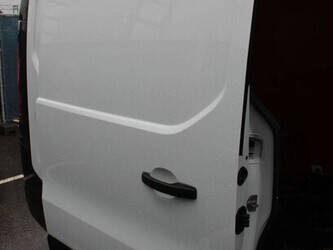 2018-renault-trafic-1435369-46171623