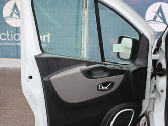 2018-renault-trafic-1435369-46171629