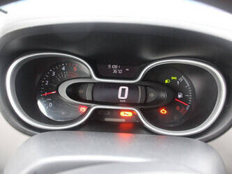 2018-renault-trafic-1435369-46171644