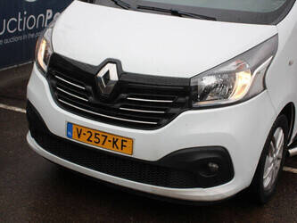 2017-renault-trafic-1435375-46171851