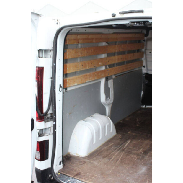 2017 Renault Trafic-46171861