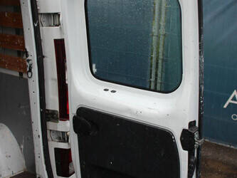 2017-renault-trafic-1435375-46171863