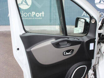 2017-renault-trafic-1435375-46171870