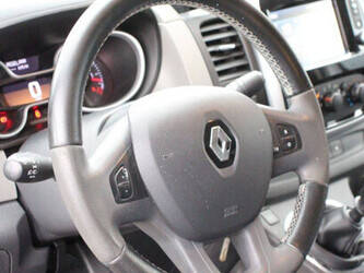 2017-renault-trafic-1435375-46171878