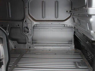 2018-renault-trafic-1435376-46171921