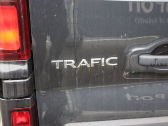 2016-renault-trafic-1435379-46172003