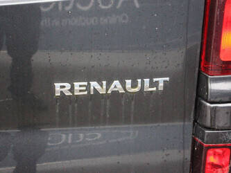 2016-renault-trafic-1435379-46172004