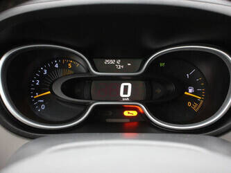 2016-renault-trafic-1435379-46172029