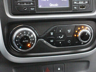 2016-renault-trafic-1435379-46172032