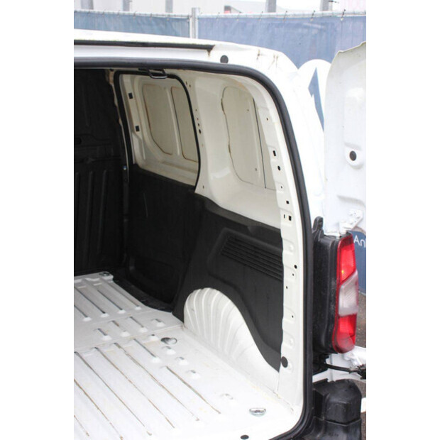 2020 Opel COMBO-46172051