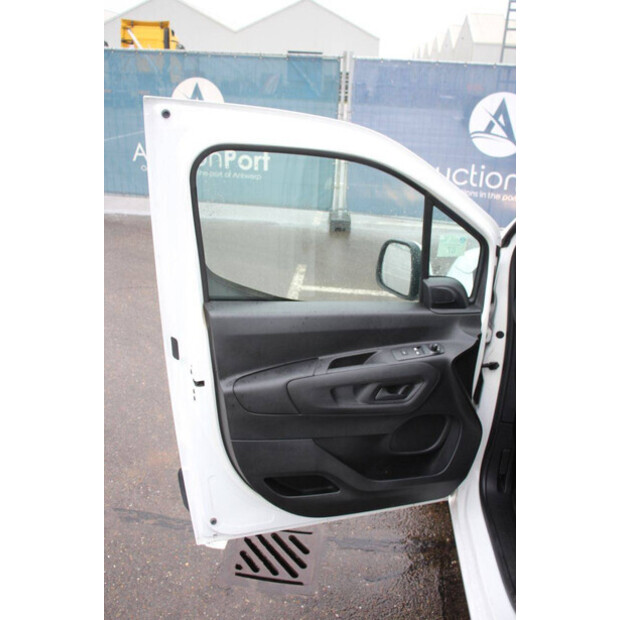 2020 Opel COMBO-46172064