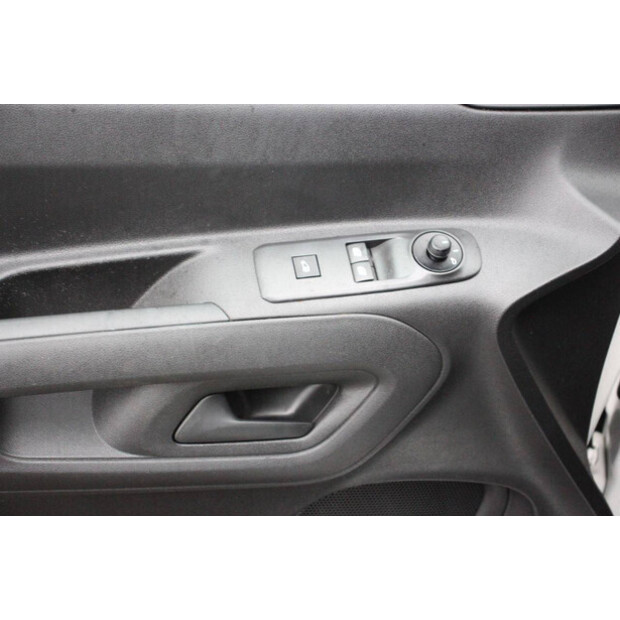 2020 Opel COMBO-46172065