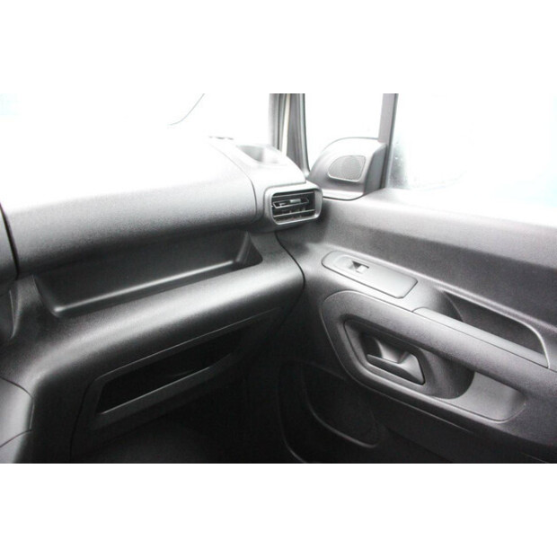 2020 Opel COMBO-46172075