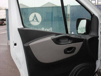 2018-renault-trafic-1435381-46172108