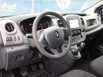 2018-renault-trafic-1435381-46172109