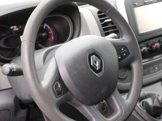 2018-renault-trafic-1435381-46172110