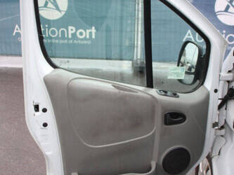 2011-opel-vivaro-2-5-cdti-1435386-46172330