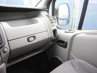 2011-opel-vivaro-2-5-cdti-1435386-46172345