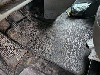 2010-renault-trafic-1435532-46186619