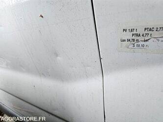 2010-renault-trafic-1435532-46186639