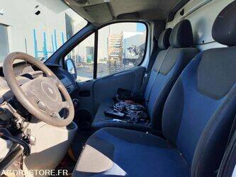 2011-renault-trafic-1435558-46187165