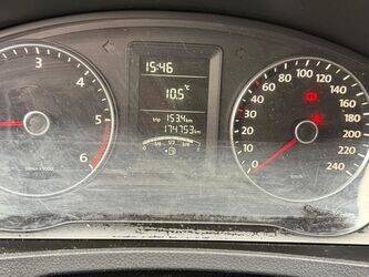 2011-volkswagen-kombi-1435578-46187401