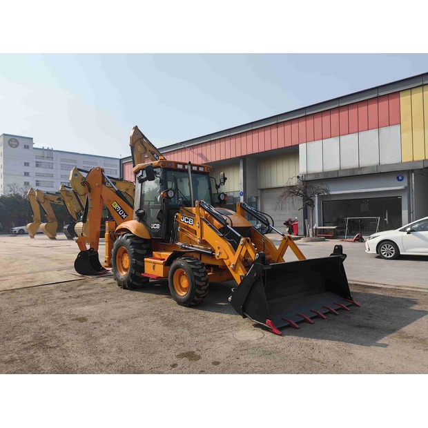 2022 جيه سي بي 3CX-46189730