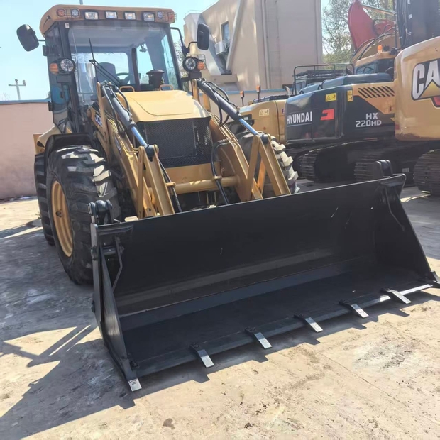 2022 جيه سي بي 4CX-46189744