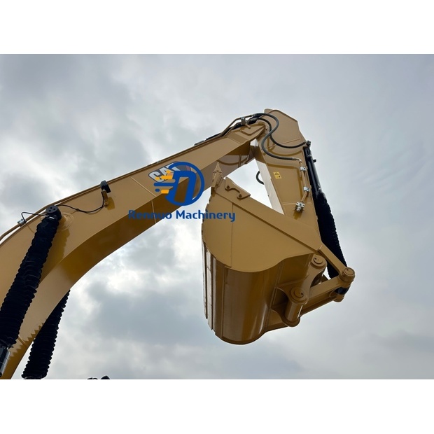 2025 Caterpillar 330-46189772