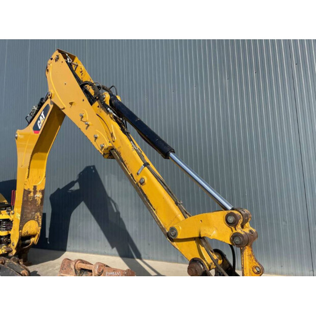 2017 Caterpillar 432F2-46190654