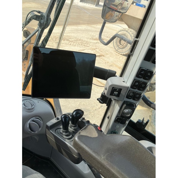 2017 Volvo L220H-46200673