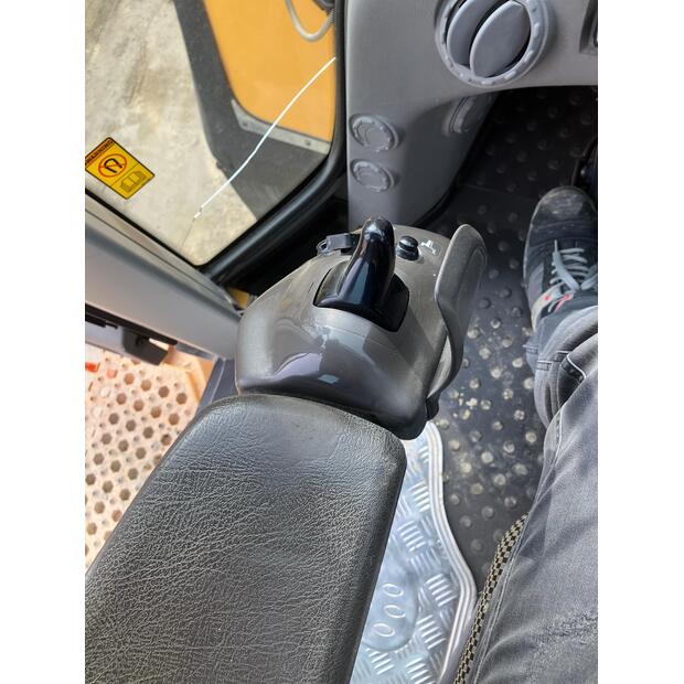 2017 Volvo L220H-46200674