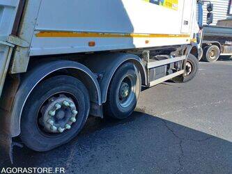 2013-renault-premium-1435557-46207326