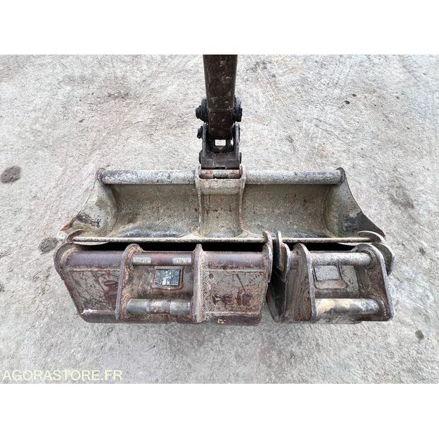 2015 فولفو EC18C-46207971