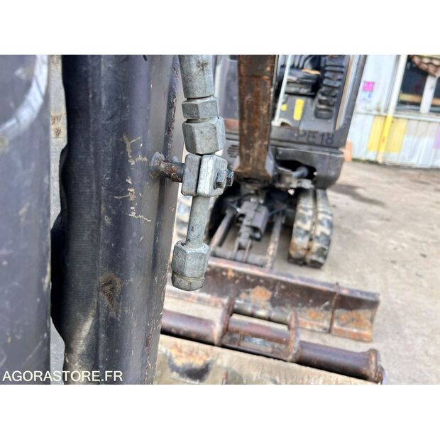 2015 فولفو EC18C-46207975