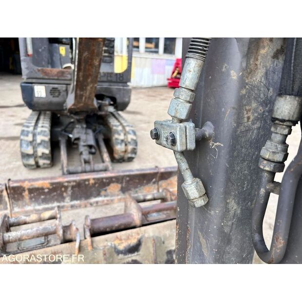 2015 فولفو EC18C-46207976