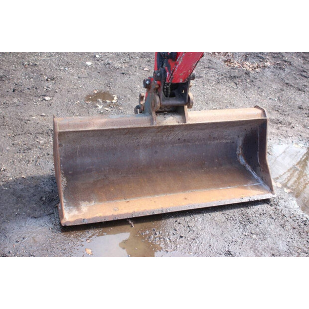 2014 TAKEUCHI TB235-46211180